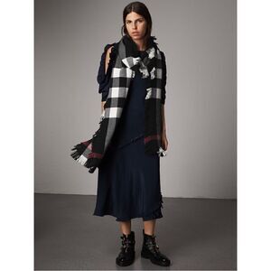 Burberry Mega Check Wool Scarf Unisex Black